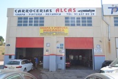 Fachada del taller de Carrocerías Alcas